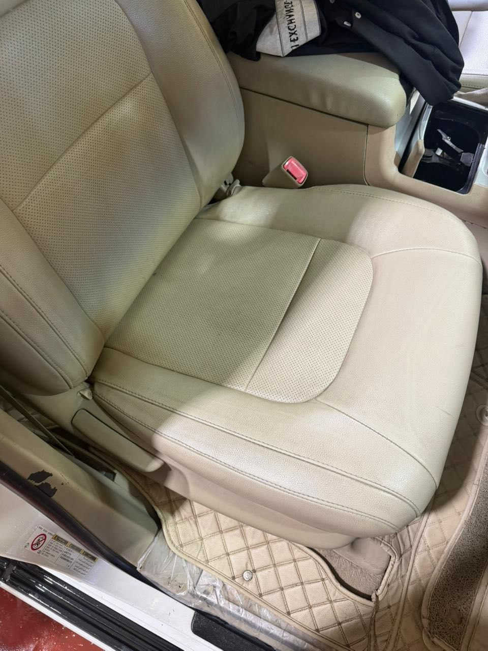 للبيع  لاندكروز موديل 2009
محدث داخل وخارج 2021
صبغ حزام فقط 
رقم بغداد بسمي مباشر
السعر 25500 الف  بيها مجال
للاستفسار ***********
