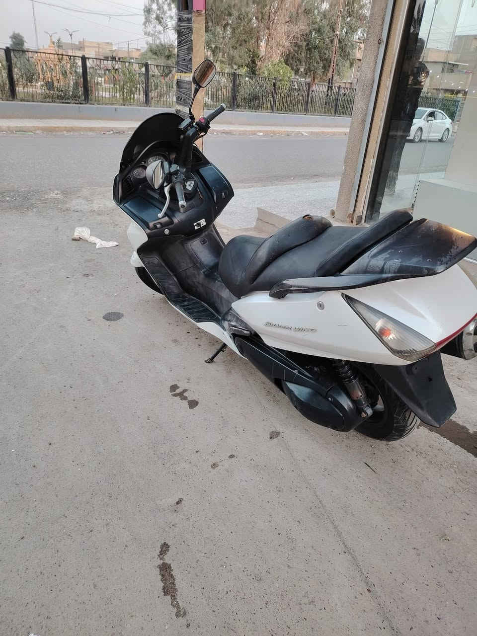 سلام عليكم سلفر ونج 600 للبيع مكينة وكهربائيات مكفولة برغي ممفتوح بيهة دهن اصلي وبانزين محسن دراجة فقط البجم وترايش تعبانة سعرهة 14 وبيهة مجال ***********
