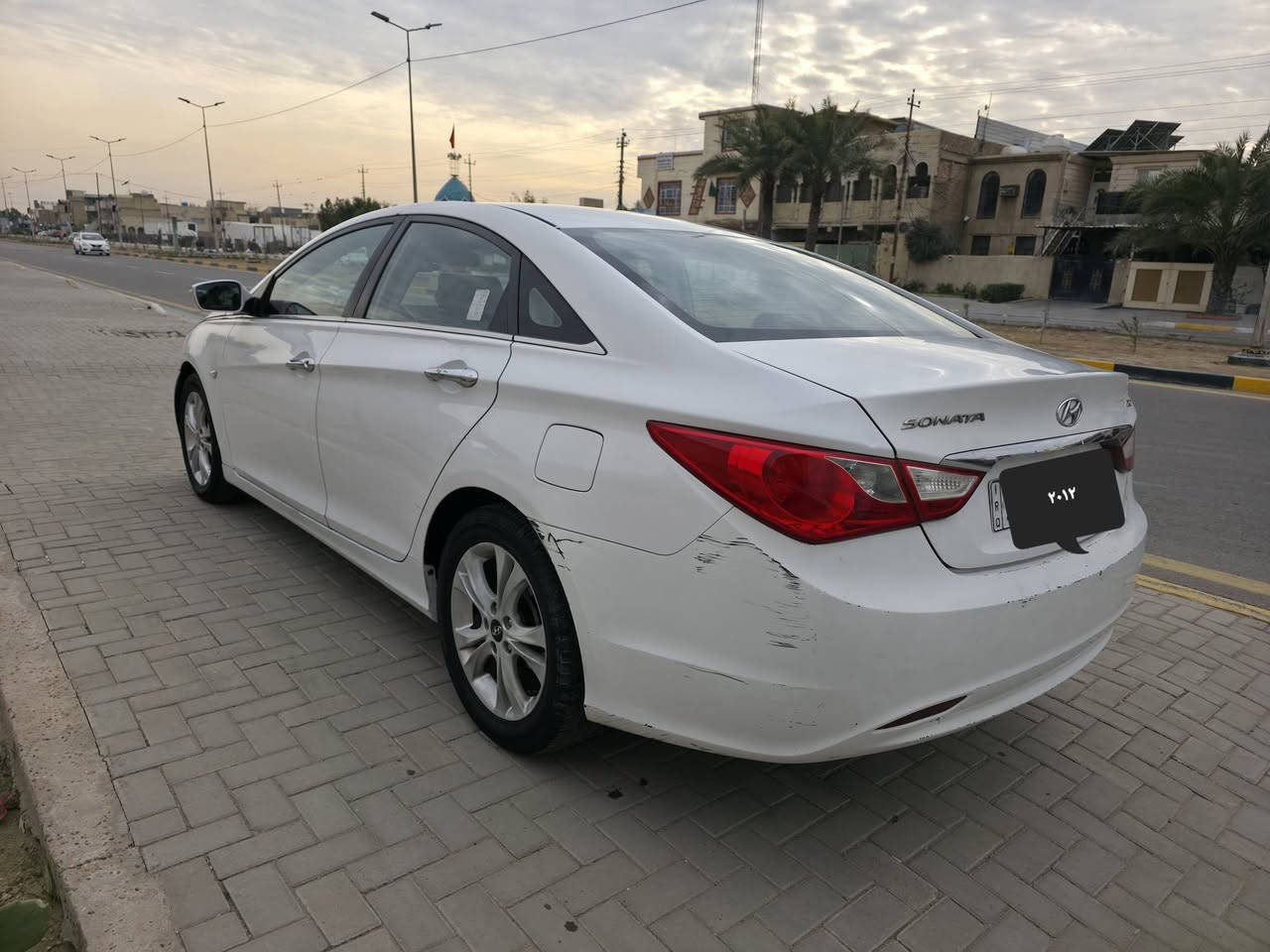 السلام عليكم سوناتا وارد كوري خطين محرك 2000مفتوح
كشنات جلد اسود بلادي 
ارضية جلد بلادي 
السيارة بدون حادث فقط كم شخط بيها بسيط 
السيارة بأسمي 
مكاني بغداد حي الجهاد 
سعرها شدة و10  ورقات  وبيها مجال بسيط 
***********
