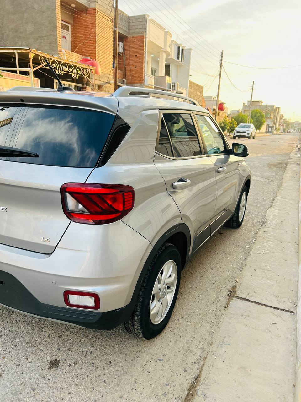 السلام عليكم
هونداي فينو 2024 خليجي محرك 1600 دوش دبل نوزل كير اوتو 8 نمر رقم الانبار دولي السيارة بحالة الوكالة ماشية 25km
ملاحظة (السيارة شهداء) سنتين وتصير باسمك 
بيها شخط بالداير الخلفي وملاون ويا البابتين تحت اليدة فوك ماكو شي شرط بدون ايرباكات 
مواصفات السيارة
شاشه كبيره تحكم ستيرن جهتين قياده ذاتيه تنبيه خروج عن المسار توقف ذاتي كاميرا دواره رادار تحكم مرايات
وبعد بيها مواصفات
السعر 132ورقة
للاستفسار اتصل
***********
