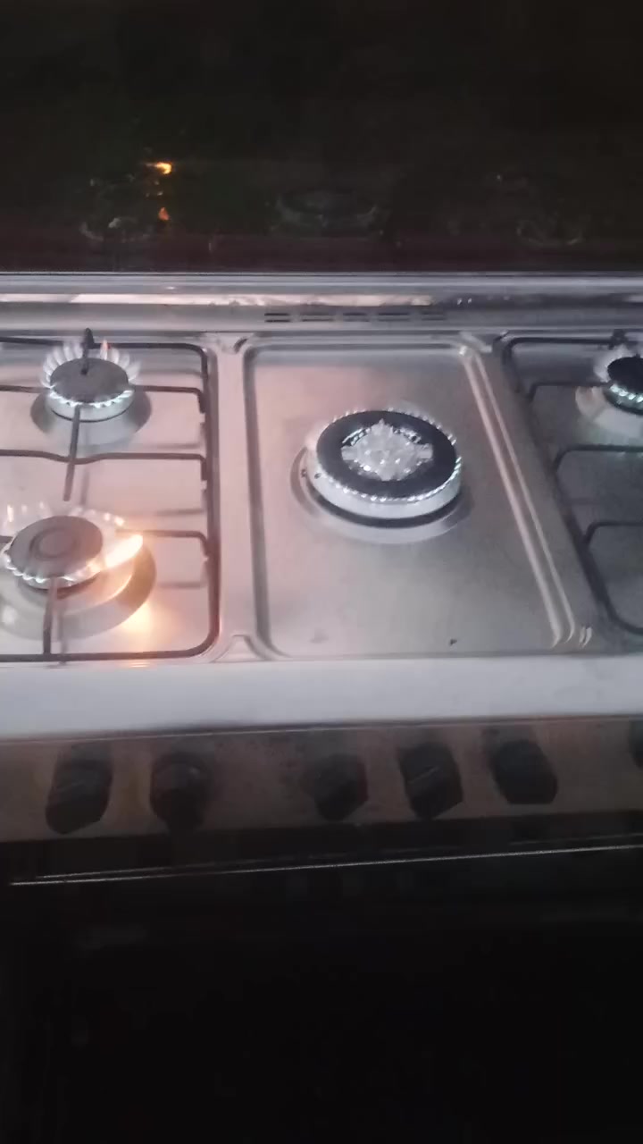 سلام عليكم 
للبيع طباخ  شغال على فصح
للتواصل فقط على رقم الهاتف
***********
