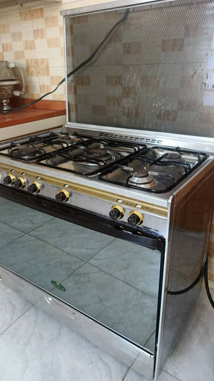 طباخ كريازي مصري على الفحص مشروووط اخو الجديد مكاني ناحية الصلاحيه وعندي توصيل ***********
