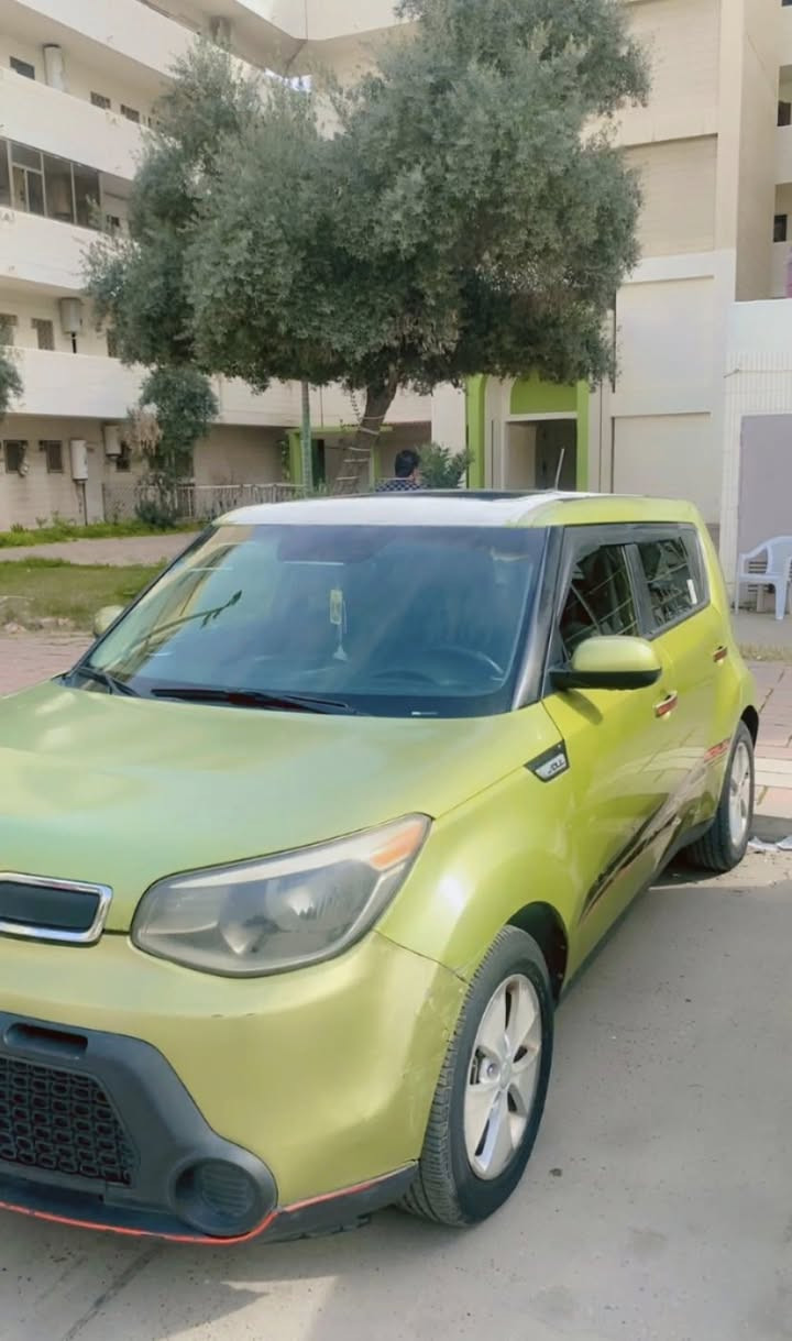 السلام عليكم
كيا صول 2015 رقم بغداد 
فول مواصفات تحكمات ستيرن فتحة بالقمارة
وارد أمريكي حادثها باب خلف السايق 
وهنا بالعراق جاملغ امامي 
مكانها بغداد الصالحية السعر 102 وبيها مجال للشراي 
***********
