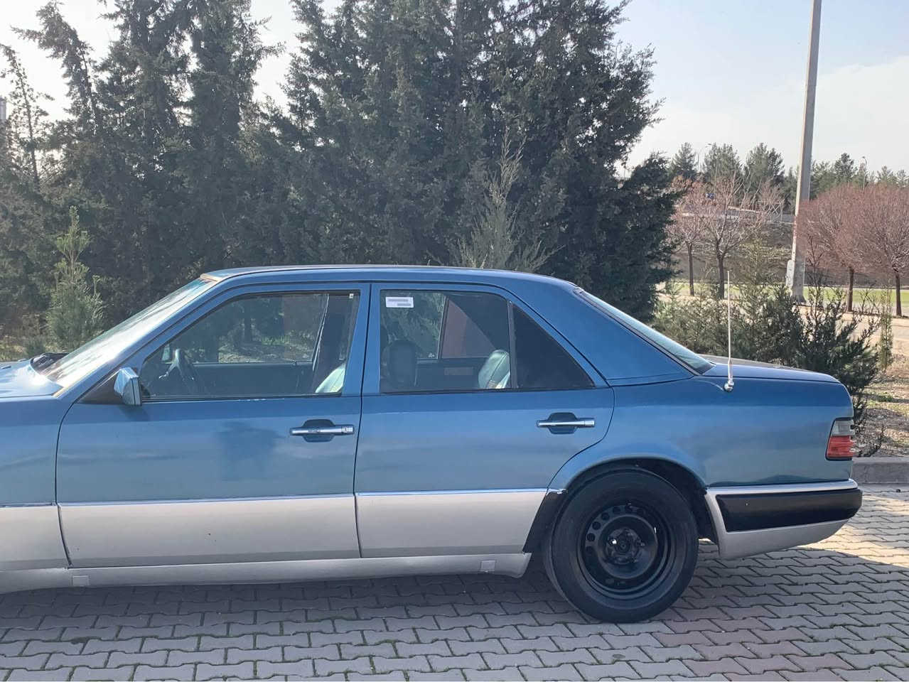 مارسیدز مۆدیل ١٩٩٠  ساخخ گیڕو مەکینە ئەڕنەب. بێ دەعموو لێدراو  . ناوو دەرەوی جوانو ڕیک و پیکە .   لە سلیمانیم  ٢٦ و معامەلە  *********** السليمانية, العراق
