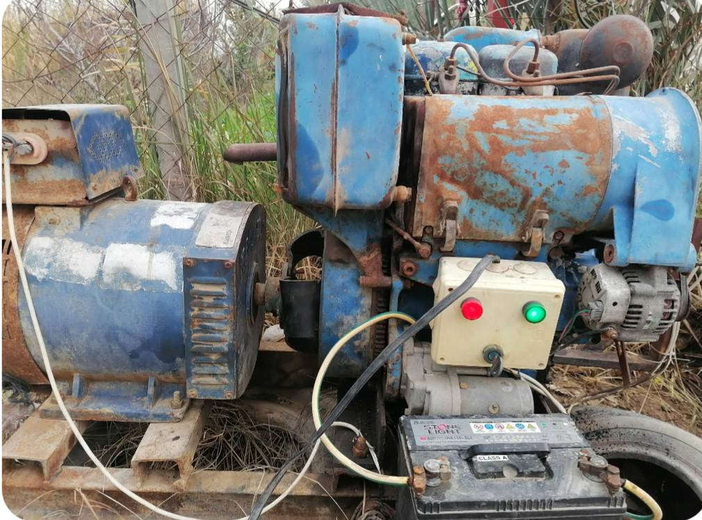 مولدة ٢٠ حصان بستمين
محرك مصري العربي نظيف جدا وبدون اي تنقيص
راس توليد ١٠ كي في ٤٠ امبير
تحتوي على جهاز اطفاء المحرك تلقائي 
السعر 13$ ورقة وبيها مجال للطيبين 
للتواصل ***********
