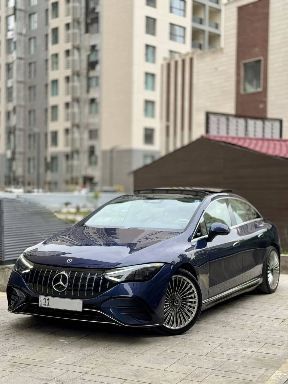 للبيع  ب سعر البلاش مرسيدس-بنز EQE 350 4MATIC موديل 2024
اللون : أزرق مميز
اللون الداخلي: أبيض فاخر
الممشى: 3,000 كم فقط
الدفع: رباعي 4MATIC
سقف بانوراما
جكات (تعليق) هوائية AIRMATIC
شاشة وسطية كبيرة (هايبر سكرين)
شاشة خلفية للركاب
مقاعد كهرباء مع ذاكرة
دخول وتشغيل بصمة
إضاءة داخلية محيطية (Ambient Light)
كاميرات 360 درجة مع حساسات كاملة
أنظمة أمان ومساعدة قيادة حديثة
حساسات أمامية وخلفية متكاملة
نظام المحافظة على المسار
للبيع مرسيدس-بنز EQE 350 4MATIC موديل 2024
اللون الخارجي: أزرق مميز
اللون الداخلي: أبيض فاخر
الممشى: 3,000 كم فقط
الدفع: رباعي 4MATIC
سيارة كهربائية بالكامل
أنظمة أمان ومساعدة قيادة حديثة
حساسات أمامية وخلفية متكاملة
نظام المحافظة على المسار
 مراقبة النقطة العمياء
 تثبيت السرعة الذكي
 فرملة الطوارئ التلقائية
 تنبيه حركة المرور الخلفية
قيادة شبه ذاتية
نوع البطارية: ليثيوم أيون
 سعة البطارية: تقريباً 90 كيلوواط
 مدى القيادة: يصل تقريباً إلى 600 كم بالشحنة الواحدة
 تدعم الشحن السريع DC
حادث سطحي بدون أي ضرر بالهيكل الداخلي
جميع الدواخل وكالة ومكفولة
بدون ايرباك 
قطعة واحدة مراقبة النقطة العمياء
نتثبيت السرعة الذكي
فرملة الطوارئ التلقائية
 تنبيه حركة المرور الخلفية
 أنظمة قيادة شبه ذاتية 
السعر 41:500 وبي مجال 
للأستفسار 
*********** 
مكاني بغداد الكرخ قرب من المطار
