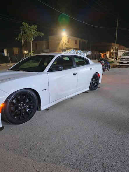 السلام عليكم  دايتونا ارتي RT 2018
بدون ارباك وبدون صبغ بيها كارت بلباب الخلفي
رقم بغداد باسمي
جارجر دايتونا DAYTONA 
لون ابيض 
Super Track Pack سوبر تراك پاك
الموديل : 2018
المحرك : 5700
V8
العداد : 70 قابل للزيادة
عليها برمجه
المواصفات فول عدا الفتحه 
جكات s2
تخم تايرات جديد
ديسكات موبار
كشنات حظن أسود كنتارا اصل
المقاعد الامامية كهرباء
ذاكرة لحفظ وضعيات الجلوس
كشنات الامامية تدفئة تبريد
ويل وتخم تاير جدد
مقود السائق تدفئة كهربائي
4انظمة قيادة
الشاشة جبيرة U connect تدعم كار بلي
لايتات زينون LED
كامرا خلفية
وباقي مواصفات الدايتونا معروفة
 صوتها طرب
ملاحضة : سيارة بلواقع احله بهواي 

السعر 233

للتواصل 
 متوفر واتساب ‭0781 103 9056‬

‭0782 663 9662‬ الحال
