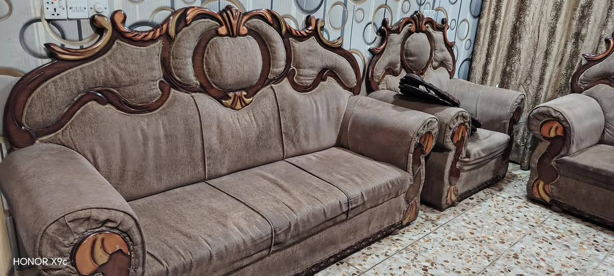سلام عليكم تخم 10 مقاعد  نضيف سعره 200 مكاني بغداد ***********
