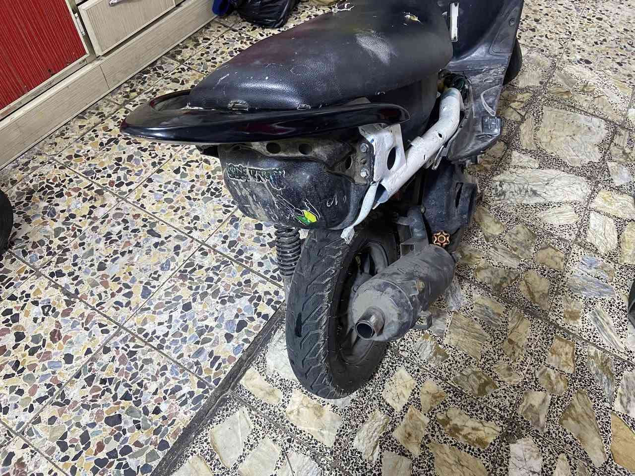 السلام عليكم
ماكس مال لعب
بوشة 55
سلف 55
نقصهة كهربائيات 
رايدهة 300الف وبيهة مجال حك الجية 
مكاني حي العامل
