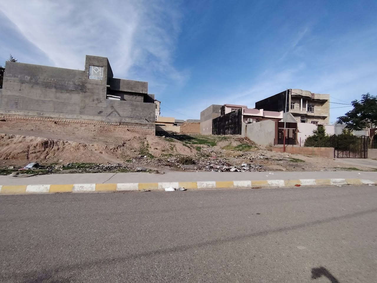 #ماشاء_الله_تبارك_الرحمن
بسم الله الرحمن الرحيم
السلام عليكم ورحمة الله وبركاته
يعلن مكتب علي الصميدعي للاستثمار العقاري
عن توفر قطعة ارض للبيع #طابو_صرف المساحة ٦٠٠ متر مربع العرض ١٥ متر الطول ٤٠ متر الموقع حي السلام قرب قرب مدرسة الارتقاء ومدرسة هورمان المنطقة تحتوي على كافة الخدمات ماء اسالة كهرباء تبليط اناره مجاري مدارس
٠٠٠٠ للاستفسار عن السعر وباقي التفاصيل الاتصال على الارقام التالية او مراسلة الصفحة :
📞 *********** متوفر واتس اب
📞 *********** متوفر واتس اب
او زيارة مكتب علي الصميدعي للعقار الكائن في ديالى ٠ جلولاء ٠ حي الشهداء ٠ مقابل اتحاد شباب جلولاء ٠ ودائرة التقاعد ٠
