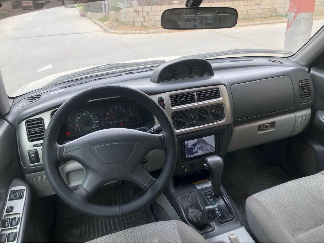 سلام علیکم 
ناتیفا ٢٠٠٦
ده بل اكسل 
اوتوماتيك جام كاره با
ويل كەب 
به س ده رگاي دواوه صندوق بوياخه 
سه نه وي و رقم تازه
گێڕ و مەکینەو ئەکسل بە شەرت زۆر مەزبوت
سەیارەکە ماڵی دۆستە  بێ مەسروفە 
نرخی ٨٧ گەڵا و مجال

***********
لە سلێمانی السليمانية, العراق
