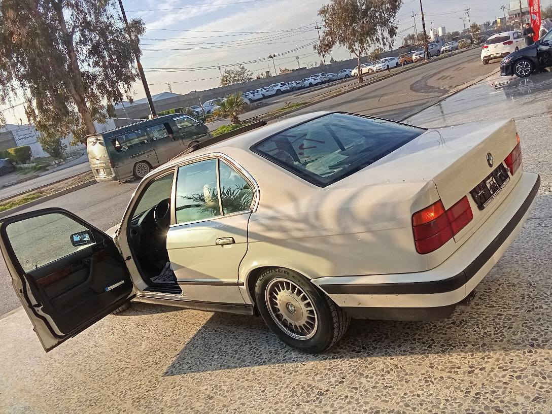 Bmw كير أو وتوماتيك تبريد صاج فول السياره صبغ عام جماليه بدون دوخل فقط داخل صندوق السياره كلش حلوه صالثنه فحم رقم اجنبي بااسمي السياره وصورها. هاي رقم *********** موصل, نينوى
