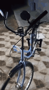 بايسكل حاويه حجم 26 شخوط بل بماشه قليله النوع ياباني الكشن موجود السعر 90 وبي مجال العنوان العزيزيه قرب مطعم الموسوي الرقم ***********
