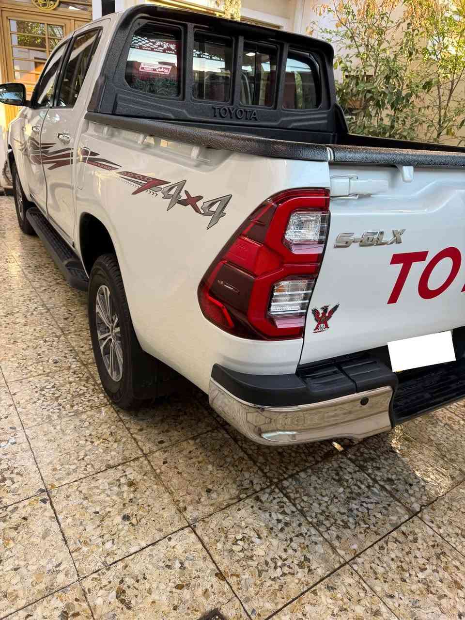 السلام عليكم 
بيكم هايلوكس سعودى اصلي موديل 24
مكفولة كفالة عامة 
فول مواصفات 
محرك 4 سلندر 
رقم بغداد الجديد بسمي 
مكاني بغداد 
السعر 350 
الاستفسار ***********
