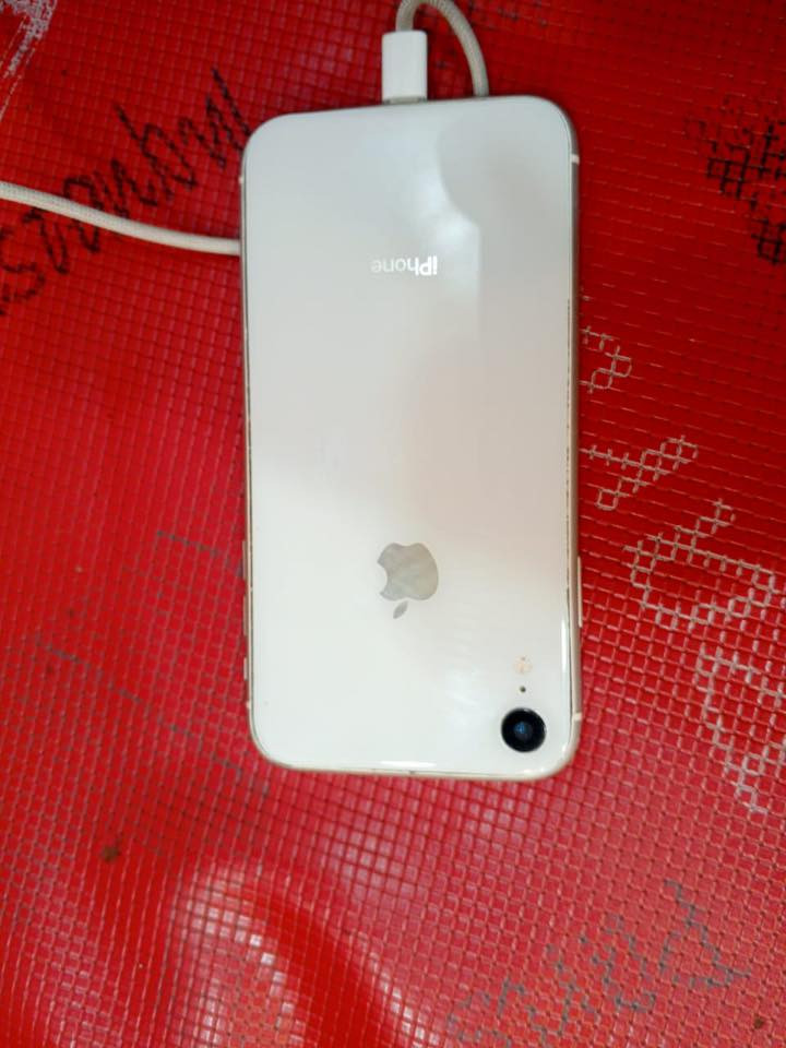 اكس ار مبدل ضهر بس بطاريه ٨٤ ذاكره ٦٤ كامره فول سم شغال فيس ايدي واكف جهاز كلشي. ما ناقصه سعر ١٢٠ وبي مجال للطيبين رقم الواتساب ***********
