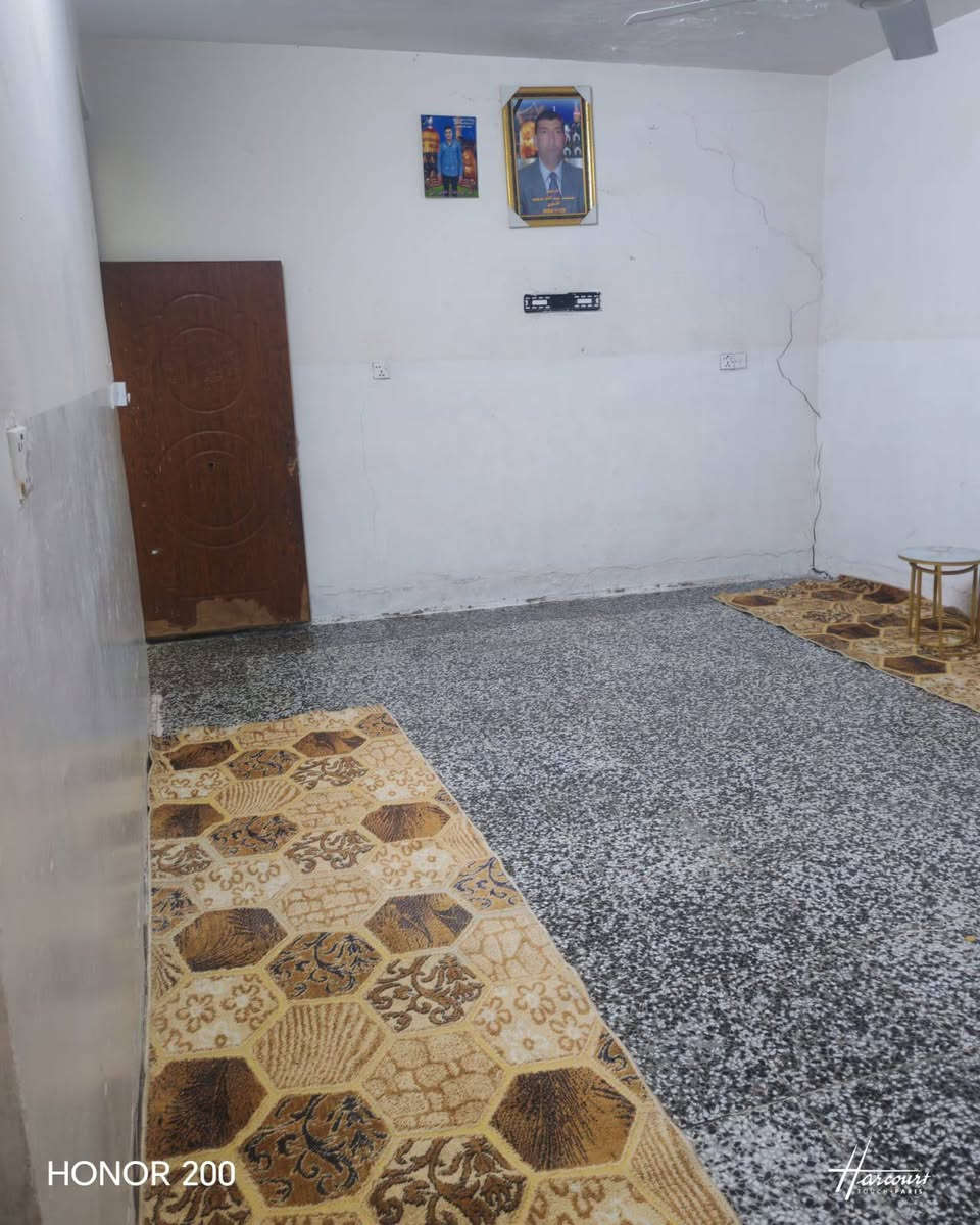 السلام عليكم بيت البيع مساحه 200و النزال 14و الواجه 14البيت متكون من ثنين غرف ارضيه و فوك وحده والبيت جبير خير من الله البيت مكيش موقع البيت الزعفرانيه دور الصحه الثانيه زراعي رقم التليفون *********** مجاري كامله و مي كامل و كهربائ
