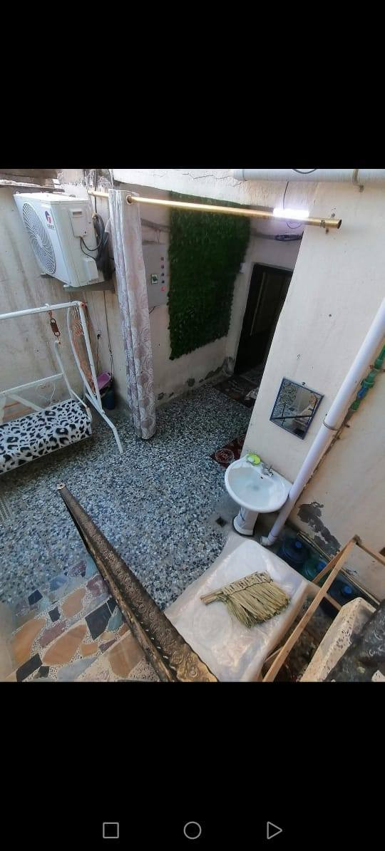 مشتمل للبيع بمنطقة حي الكوفة بشارع الصورة منطقة حلوةوخدمات مرتبة المساحة، 50 متر السعر45 بي مجال اتصال ***********
