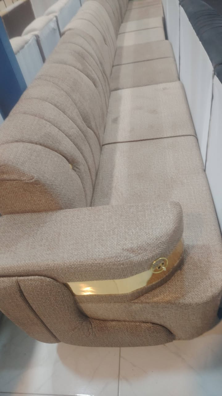 ديوان حرف L. بلوك سود
11مقعد ناصريه شارع 30 مدين
٣٠٠ الف 

معرض علي الزهيري

***********
