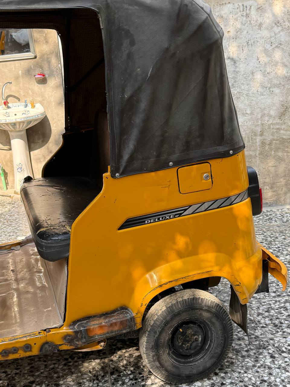 سلام عليكم تكتك TVSمديل 2020 رقم كربلاء تكتك محرك مال 22 محرك مكفول كشر مابي اي ضربه فقط تلحيضات بسيطه تكتك عوزهة ترتيب  معممر دوسات بس ماصابغهن مثل ما موضح بصور عوزهة صليب +جاملغ +جادر دشبول بيهة مال22 صفاحه موس مابيه اي شي نصبتهة كلش حلوه بس يحتاجلهة ترتيب تخم تاير جديد باتري جديد تحويل شوكت متريد كهربايات كلهة شغاله تكتك نكره سلف مال عيشه سعرهة 4100 قفل قفل مكاني بل امين قرب مركز شرطة هاي كل تفاصيل موجوده
***********
