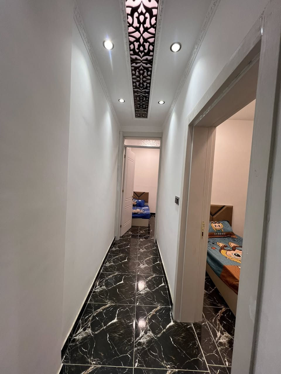 شقة سكنية VIP للبيع ملك صرف مؤثثة زيرو

80متر /غرفتين و صاله و مطبخ وحمام +منور 
موجود مساحات 90متر و80متر 
الموقع راغبه خاتون مقابل سريع محمد القاسم 
(مناسبة للاستثمار)
مصعد 24ساعة 
البناية تحتوي علىً كافة الخدمات الحديثة 
للحجز والاستفسار/***********
