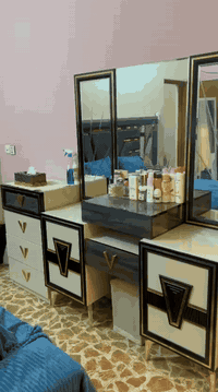 غرفة نوم تركي نفرين للبيع استعمال قليل ونضافه٩٠ ٪ مثل ما موضح بالصور والفيديو .. عنوان  بكر بن علي السعر ٩٠٠ وبيهه مجال قليل للشراي
للتواصل خاص او واتساب ***********
