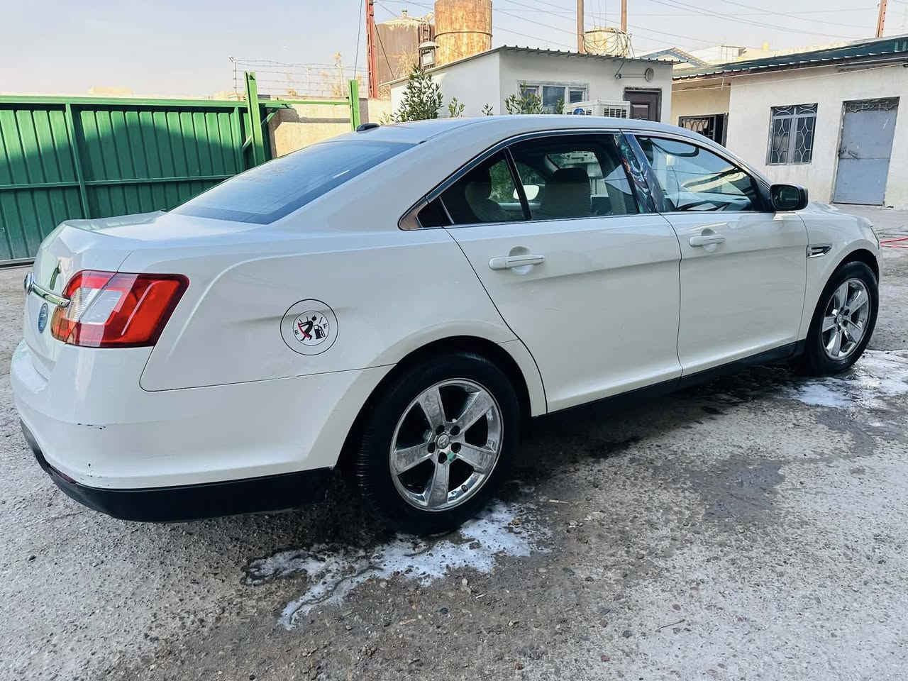 السَلٱمٌ عـَلـْيگمّ
فورد تورس 2011

محرك 6 سلندر  
حجم محرك 3700

لايتات زنون 

 تحكم استيرن

 تبريد ثلج قطعتين منضومه تبريد كله جديد 

كير محرك جديد 
تخم تايرات جديد

‏كهربائيات كله شغال 
شرط سياره جاهزه
سياره مابي نواقص 
بدون مصرف 
صبغ دعاميه فقط
رقم بغداد دولي بسمي
هزه جديده
السعر 105
العنوان بغداد الحسينية 
***********
