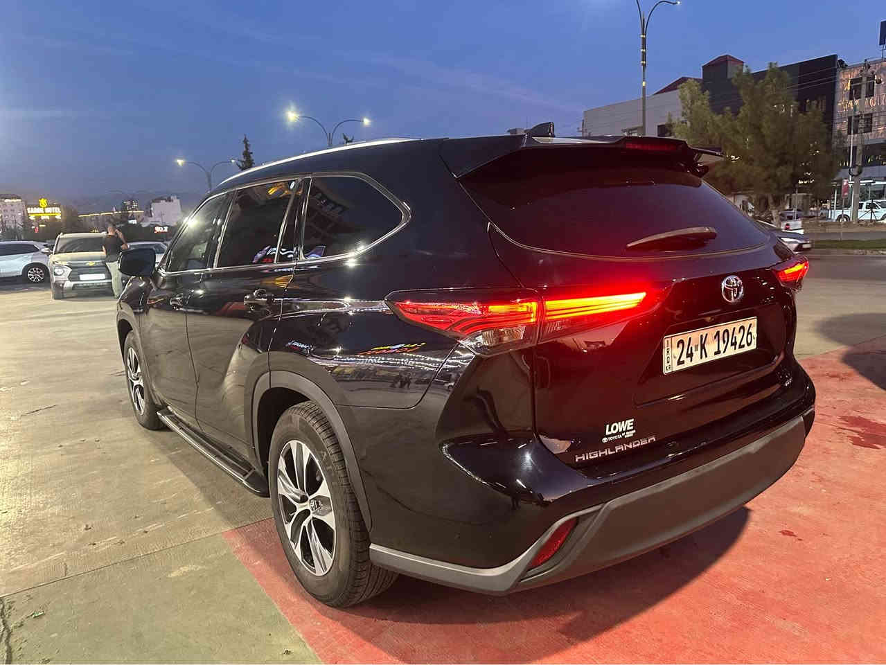 تویوتا هایلندەر  vip 2021 TOYOTA HIGHLANDER, XLE
بەس بولند و لێفا دەرگەهی سبخە.  چاملغ تبدیل شریکە بێ سبغ    
 130 کیلومتر یاب رێفەچووی سعر 295$    پیچک مجال              
***********
رقم شاصی.  TDGZRAH6MS048750 دهوك, العراق
