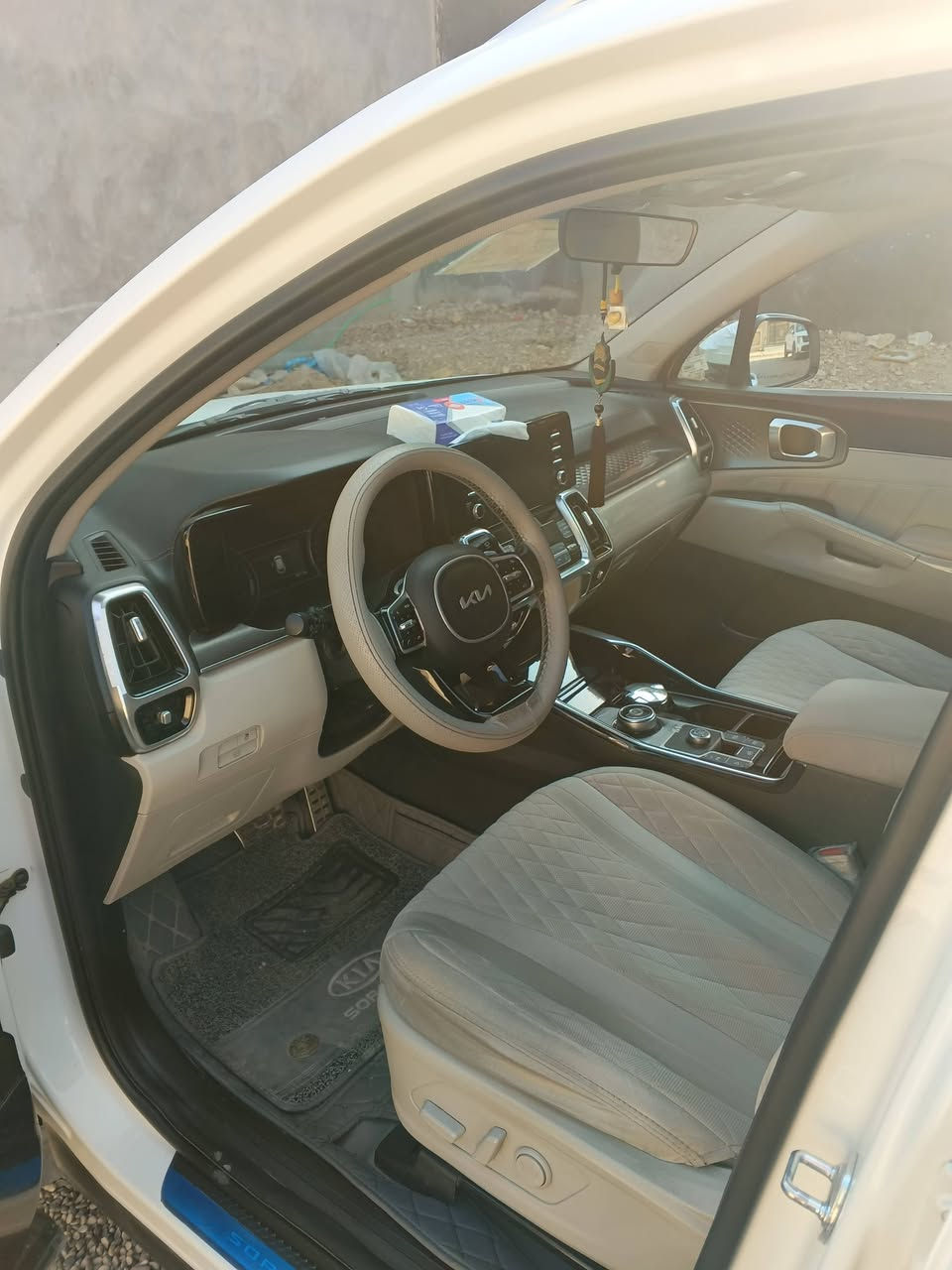 سلام عليكم للبيع سورنتو 2022
سيارة ماشية 97 الف حقيقي 
سيارة فول مواصفات ما عدة بونوراما 
فول تحكمات جهتين 
كير ماوس 
تحكمات قيادة فول 
حساسات امامية وخلفية 
كامرة خلفية 
شفتات قيادة 
تشغيل عن بعد 
سبعة راكب 
ثلاث قطع تبريد 
تحكم تبريد تبيانو 
شاشة كبيرة 
بك لايت خلفي لد 
ولايتات امامية اربع عدسات 
6 سلندر 
اثر حالوب قليل جدآ وبيهة بارد علة كد اصبع 
رقم بغداد سنوية حد 2027 
وسيارة بأسمنة وسعر 275 
رقم ***********
 مكان ديالى جلولاء
