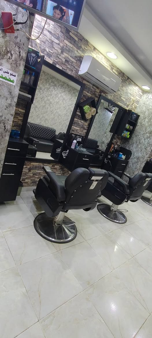 عدة صالون حلاق للبيع 
4كراسي حلاقه 
1كرسي غسيل
3مكيفات
2شاشتين 
1مكتب كاشير 
4كمرات
1جيهاز بوخار
1جيهاز حمام زيت
1كولر مياه
عده خفيفه نضيفه
البيع بيداعي سفر 
010 07929258


**إذا كنت صاحب هذا الإعلان وتريد حذفه لأي سبب، رجاءا أرسل رسالة إلى الدعم الفني**