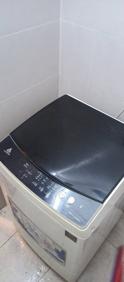 غساله الحافظ 11 كيلو فول اوتوماتيك
نظافه 99% شغاله على الفحص 
 كامل غراضها موجوده 
سعر  150 الف يوجد توصيل 
رقم الواتساب ***********
