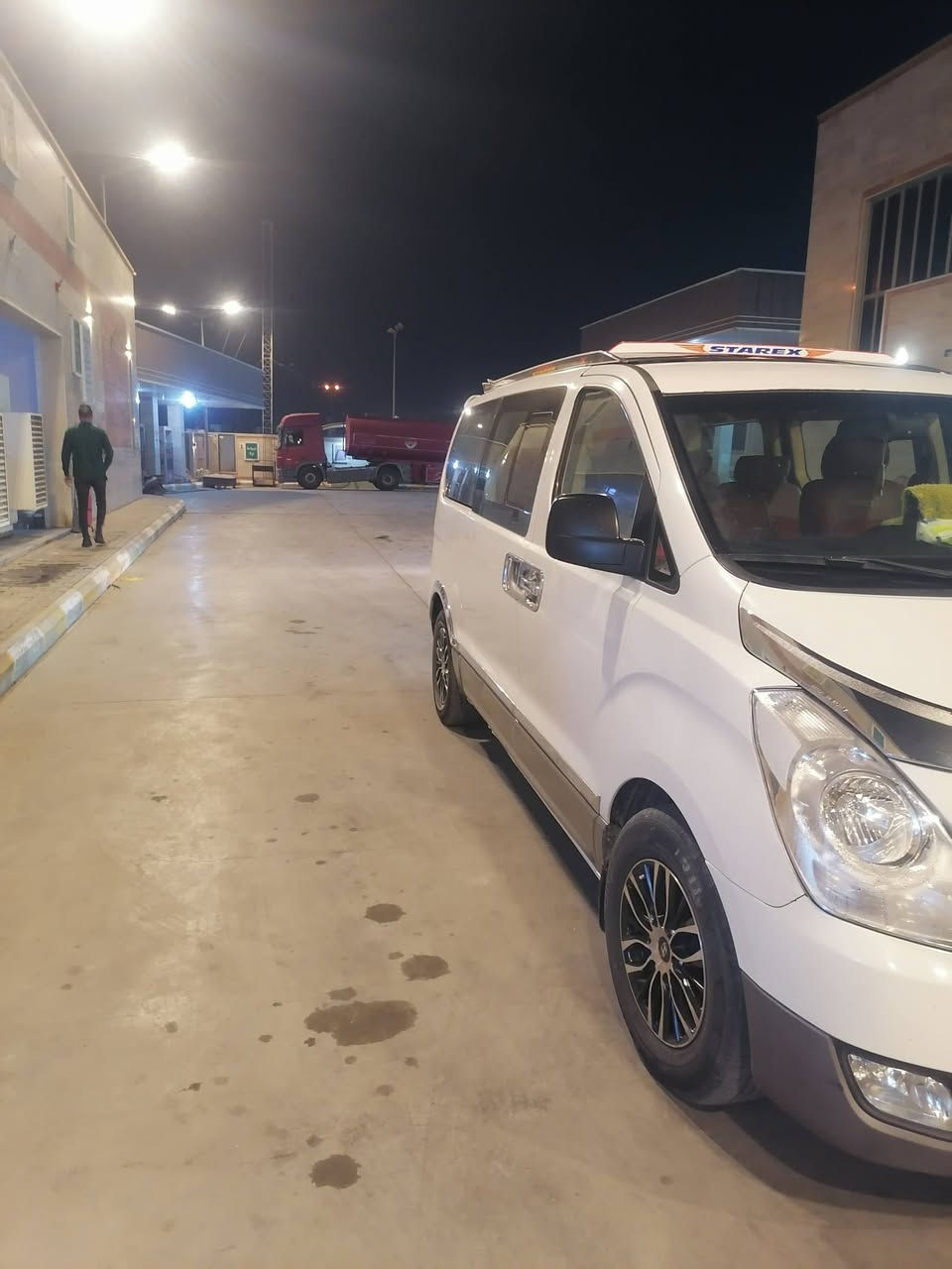 ٢٠١٨ للبيع
محوره مسكر ٢٠١٢ قبق اسود
سعر ٢١٥ وبيه مجال
سياره جاهزه شغل وتطلع ما بيه نقص برغي
اي ستفسار تصل ***********
