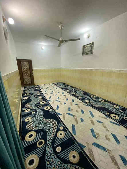 دار طابو صرف 87 متر ، حي المكرمة شارع المزرعة
شارع مزرعة المكرمة مو شارع مزرعة سيد علي 
 الواجهة 6٫5
قريب جدا على شارع كربلاء مقابل ساحة و منتزه المزرعة العائلي
منطقة ال 13000 المربع الذهبي 
صب كونكريت طابقين ، الطابق الأرضي صالة و استقبال و غرفة نوم و مطبخ و صحيات 
الطابق الاول 3 غرف نوم و صحيات 
قريب عليه مدارس ابتدائية و متوسطة و اعدادية للبنين و للبنات
البيت اللي في وسط ال 3 بيوت 
السعر 110 
***********
