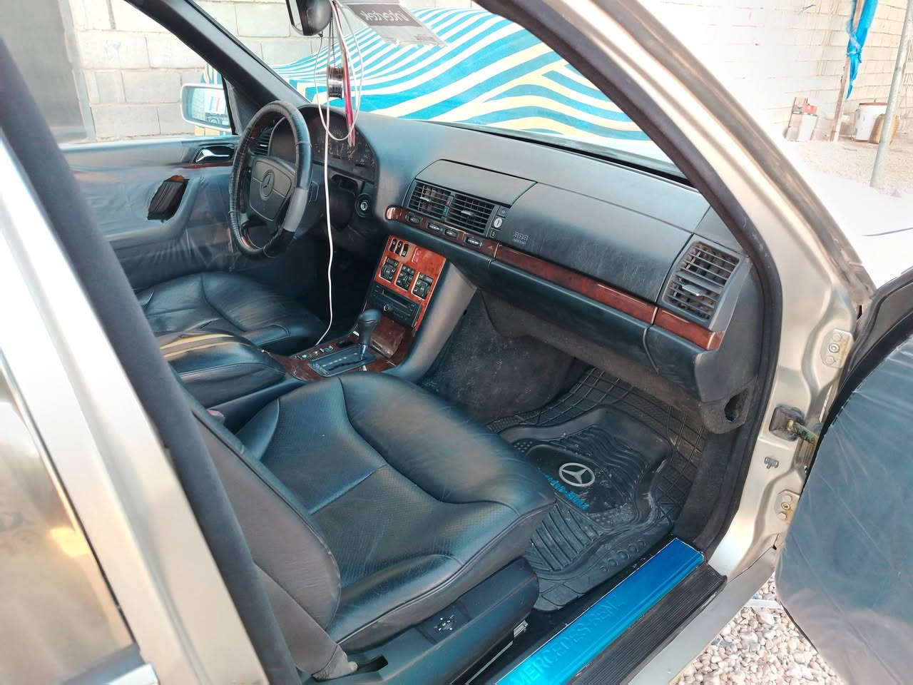 مارسدس شبح للبيع باسمي تحويل  مباشر موديل 92  لون اصفر ذهبي مكينه 320 تبريد تخم تاير عنوان الانبار خالديه حبانيه رقم هاتف ***********
