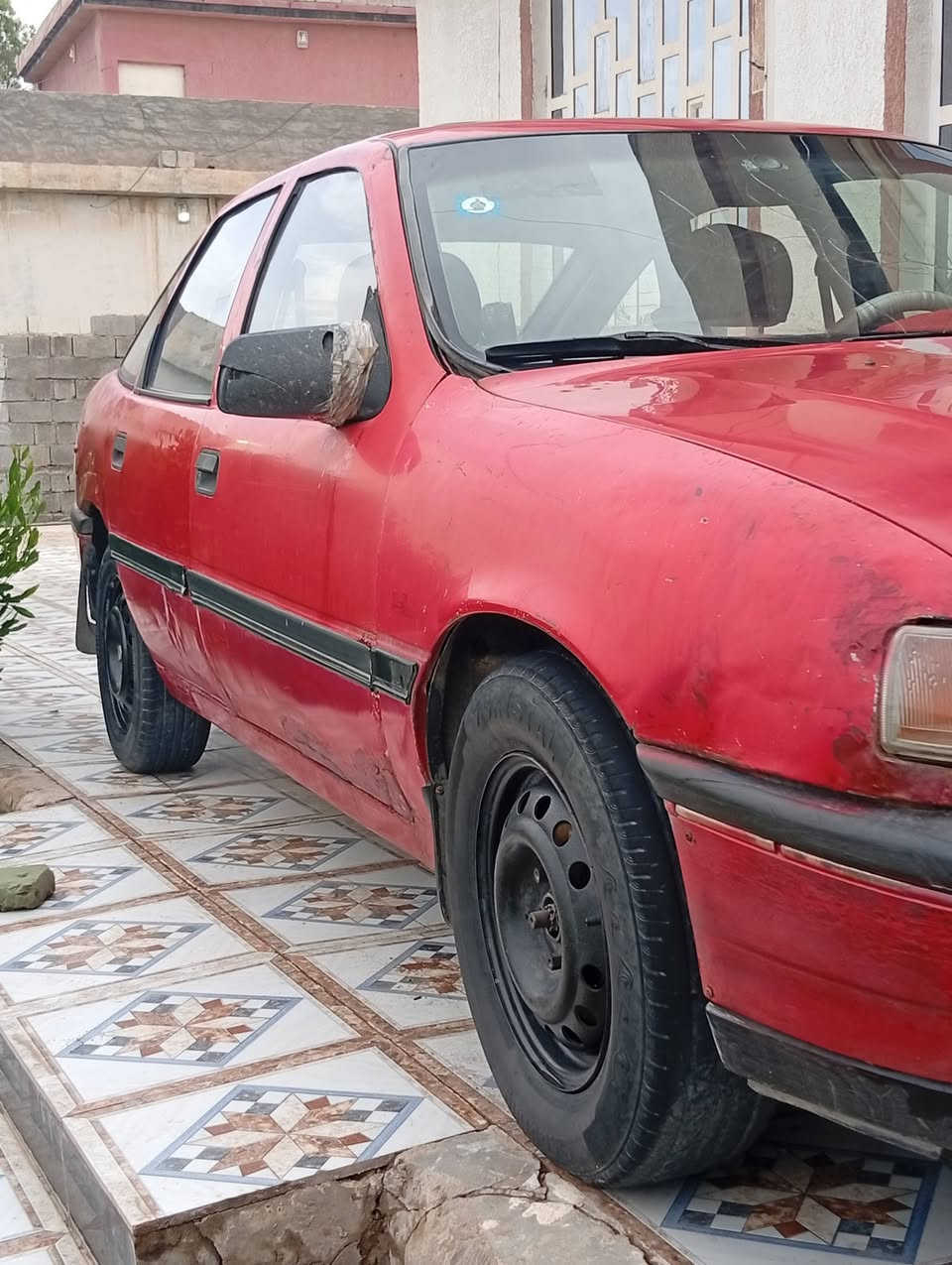 السلام عليكم 
اوبل فكترا 92
مكينه 1800
كير وعينه وصينيه قبل اسبوع مبدلهن 
معمره جديد 
الكشر شوفت عينك 
رقم بغداد انگليزي بأسمي 
هزه جديده وسنويتها لل29
***********واتساب 
مكان ديالى بلدروز
