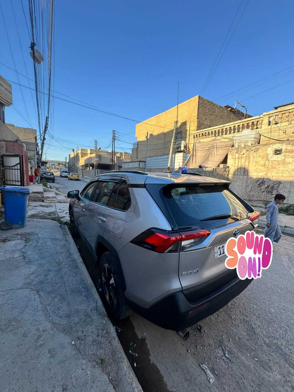 السلام عليكم راف فور 
موديل 2021 
XLe فول 
هايبرد 

مواصفاته 
كشن كهرباء 
سايد بريك كهرباء 
اوتو هولد 
فتحه سقف 
تحكمات ستيرن 
شاشه 
بصمه 
جنطه كهرباء 
وهواي موصفات بعد 

مكينه 2500 

حادثه بيبان ثنين عكس السايق وحده مبدله نفس اللون والثاني مصبوغه نفسه والجاملغ الخلفي بي بارد 
بجم كبس 
السياره جاهزه من كلشي واي نقص مابيه 
هزه مساقطه والسياره بسمي تحويل ثاني يوم
 
السياره عارضه

 ب١٩٥ وبيه مجال 

اذا شراي اتصل وشلع عيوني 
بيع او مراوس 
عنوان السياره الدوره ابو دشير 
للاستفسار ***********
