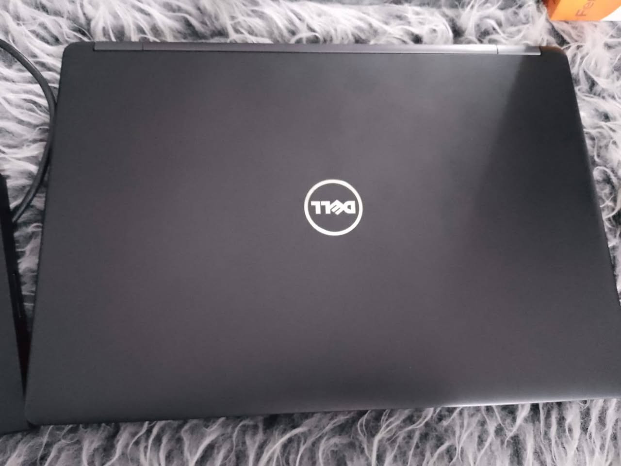 السلام عليكم شباب حاسبه للبيع نضافه فول كوراي سفن جيل السابع ذاكره256 رام 16 كرت  الشاشه جي فوكس 930 السعر350 وبيها مجال بسيط ***********
