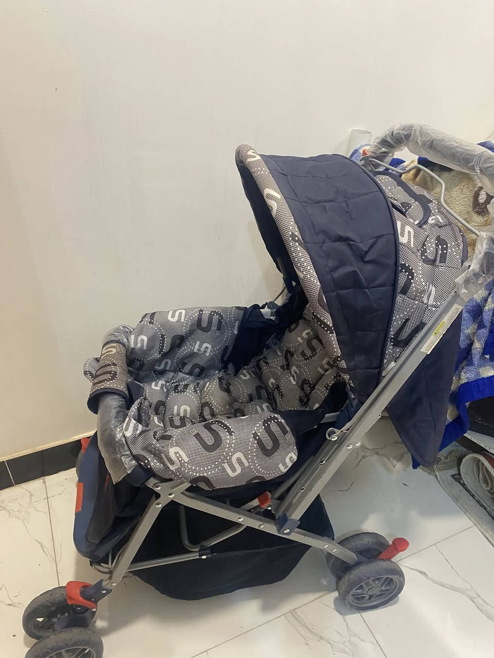 عربانه طفل درجه اولى كلش نظيفه وجديده ما مستخدمها رأيديها 50 مكاني بغداد الخطيب  ***********
