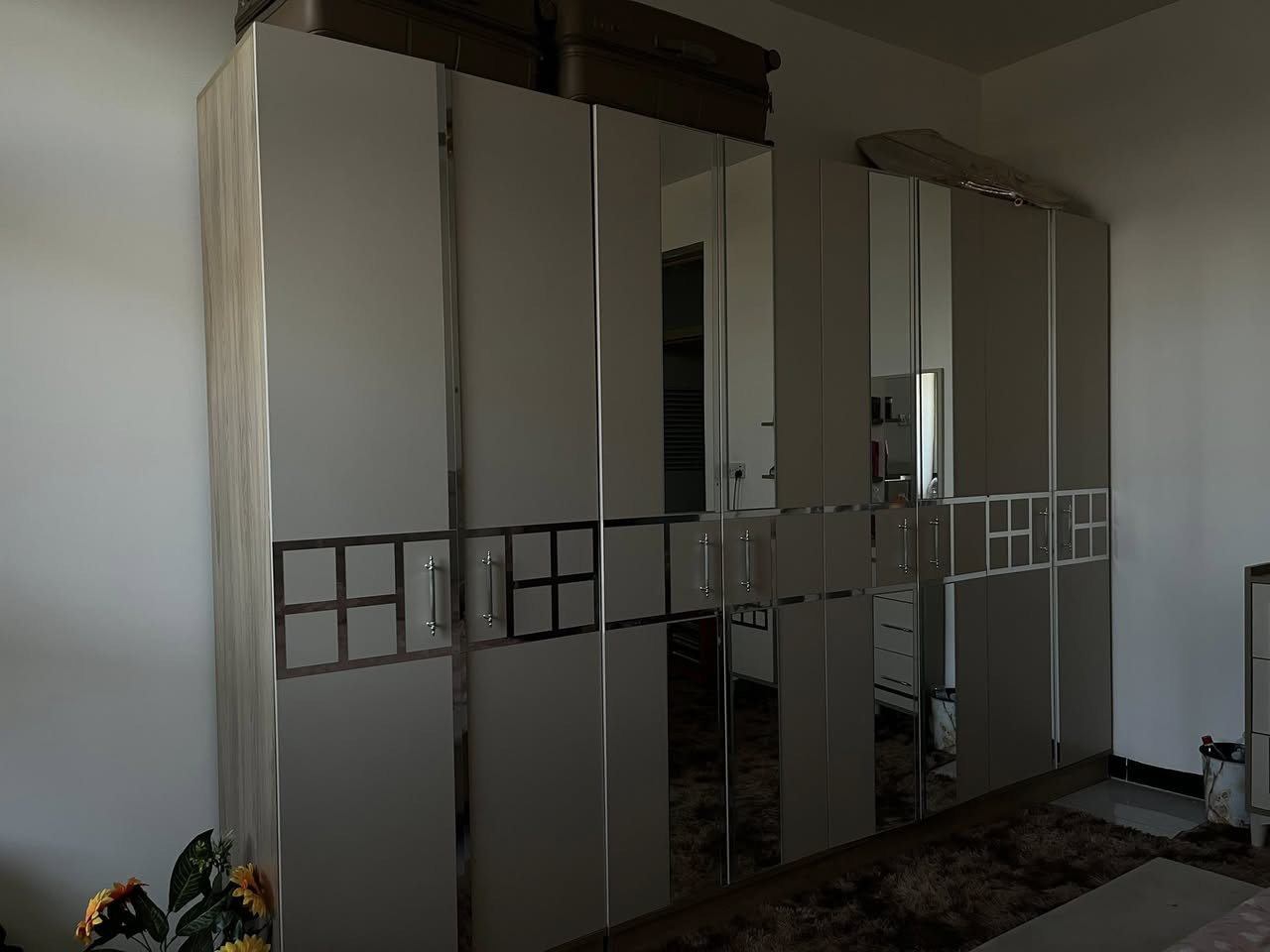 غرفه سبع قطع سعر 800 الف جديده مابيها اي ضرر تواصل ماسنجر او واتساب ***********
