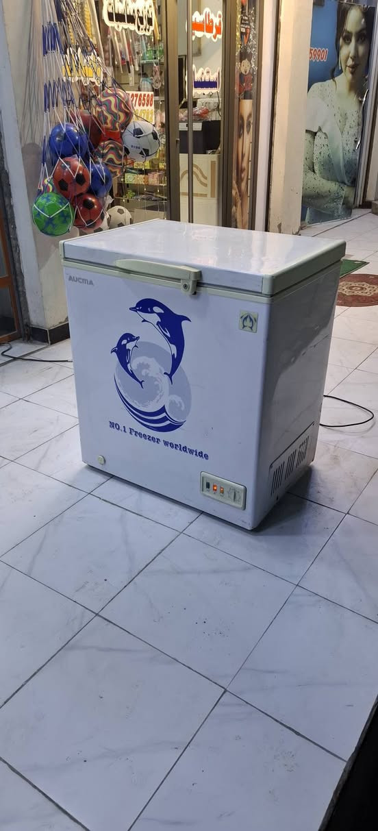 مرحبآ مجمدة ماركة اوكما حجم ثمانيه قدم ام دولفين 🐬 شغالة وظمان بشغلهة نظافتهة [💯 ] نظام تجميد للبيع سعرهة 160 بيهة مجال بسيط تواصل ***********
