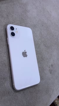 آيفون ١١ • ذاكرة ٦٤ • بطارية ٨٠