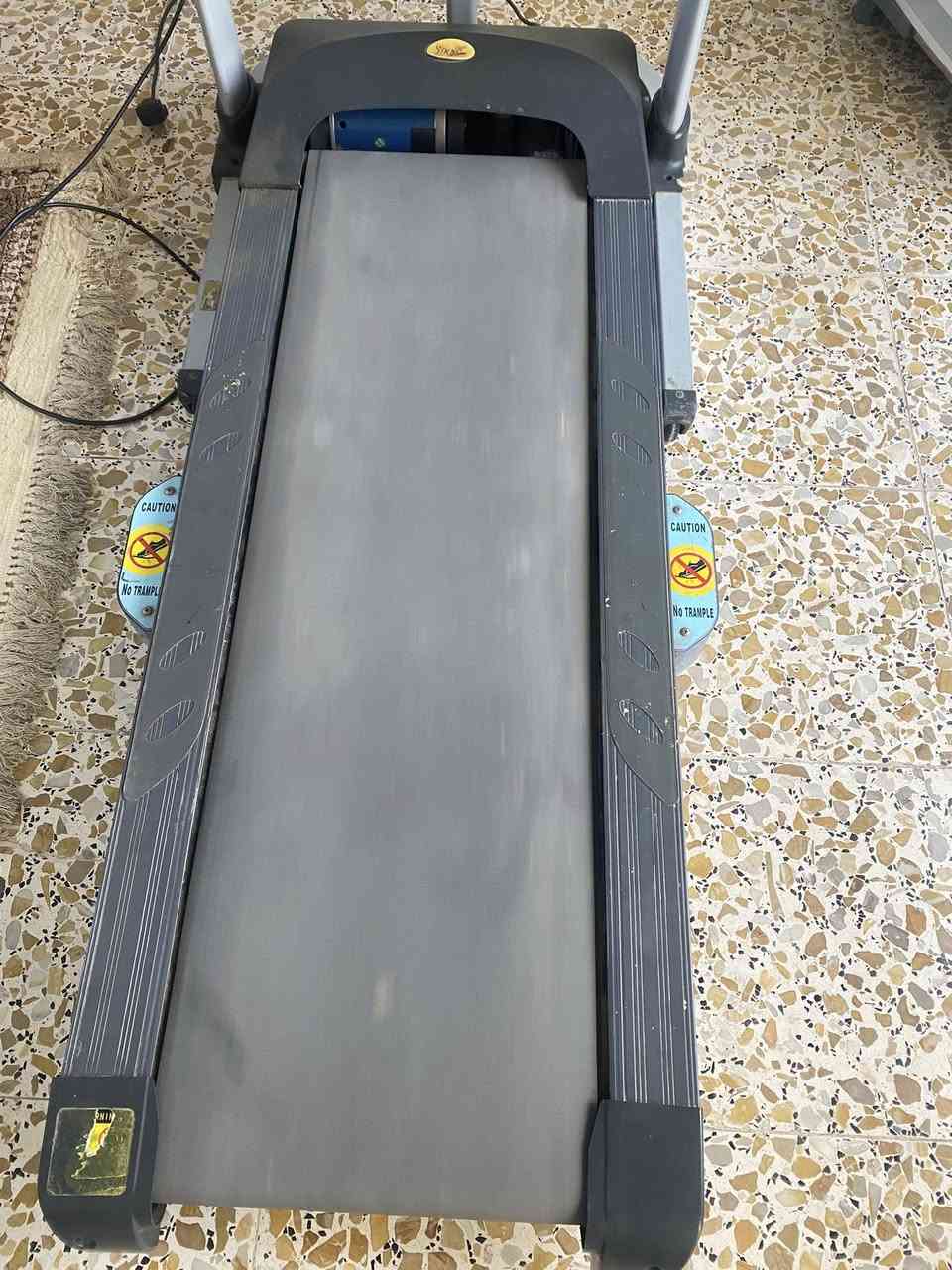 السلام عليكم
للبيع جهاز جري شغال ونضيف جدا ضمان تشغيل ما بيه اي مشاكل ويتحمل أوزان المكان بغداد حي اور خلف جامع خلفاء 

السعر 175 الف السعر قفل

ويحتوي على هزاز ناقص فقط حزام 

وسرعات عالية
رقم ‭٠٧٧٢ ٨٠٤ ٧٢٢٠‬
