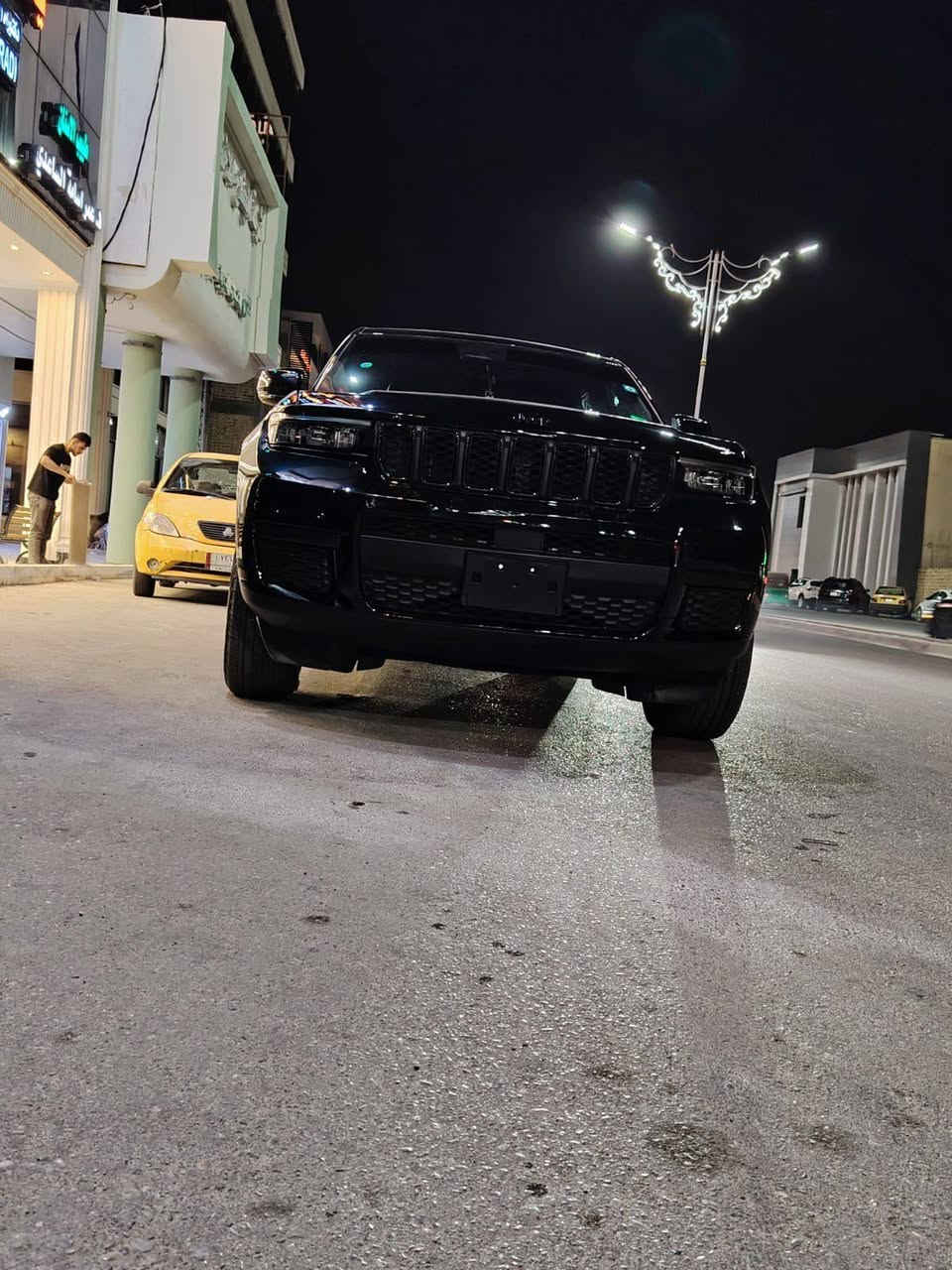 🔥 للبيع — جيب جراند شيروكي L ALTITUDE X 4X4 موديل 2025 🔥
🖤 اللون: أسود  
📍 ميسان
رقم ميسان / شهداء  

✔️ دبل 4X4  
✔️ 7 ركابات  
✔️ محرك 3.6 V6  
✔️ كير أوتوماتيك 8 سرعات  
✔️ تشغيل بصمة وستارت  
✔️ دخول ذكي  
✔️ شاشة كبيرة حديثة  
✔️ كاميرا خلفية  
✔️ حساسات أمامية وخلفية  
✔️ رادار أمامي  
✔️ نظام الحفاظ على المسار  
✔️ تنبيه الاصطدام  
✔️ مثبت سرعة  
✔️ بريك إلكتروني  
✔️ شاحن لاسلكي  
✔️ USB أمامي وخلفي  
✔️ Apple CarPlay + Android Auto  
✔️ إضاءة LED كاملة  
✔️ رنكات سود أصلية   
✔️ مرايا كهربائية  
✔️ تبريد قوي جداً  
✔️ داخلية فخمة ونظيفة  
✔️ سيارة عائلية ورياضية بنفس الوقت

💰 السعر: 27,500$ قابل للنقاش للجادين فقط

للتواصل ع هذا رقم ‭0770 675 1269
