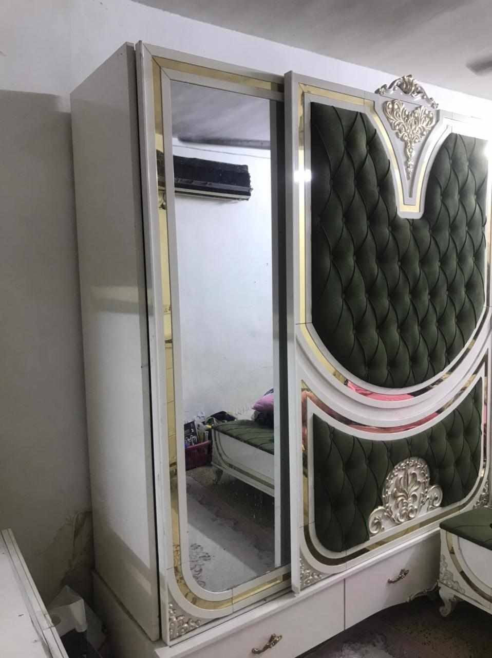 غرفة نوم للبيع - بحالة ممتازة
مستعجل على بيعها
التفاصيل:
 * غرفة نوم كاملة 
 * التصميم غرفه تركيه
 * الحالة: نظيفة وبحالة ممتازة.
 * السعر: (500) وبيها مجال .
 * الموقع: (الامين/بغداد).
للاستفسار أو المعاينة، يرجى المراسلة أو الاتصال على الرقم (***********)
