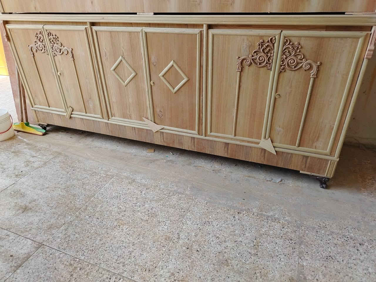 يتوفر لدينا كناتير بوفيات فراش جميع قياسات صاج بعقوبة كاطون شارع أبو رباح مجاور مرطبات السيد *********** مزاد ابو كرار الغريباوي
