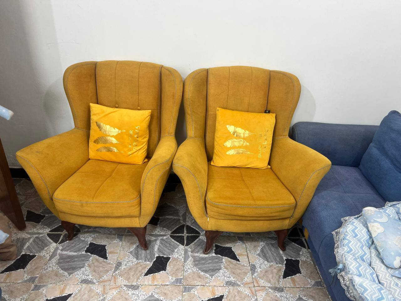 تخم ١٠ مقاعد
سعر ٣٠٠ بي مجال قليل 
***********
عنوان  قرب محطه اضواء بابل
