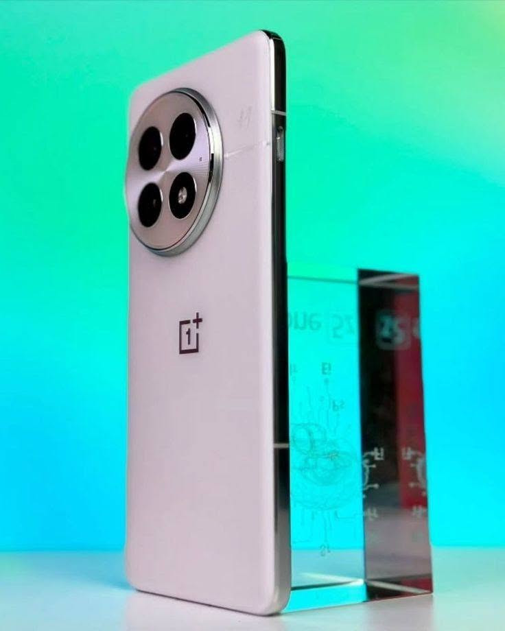 السلام عليكم
OnePlus 13 
عالمي النسخه الهنديه افضل نسخه بفئته 
الي تجي بطاريته 6000 ملي ام وشاحنته 120 واط 
مواصفاته معروفه فلاكشب 512 رام 16 
مكفول نضافته 99% للبيع وللمراوس ب(فيفو اكس 100 الترا او فيفو اكس 200 برو) 
واتساب( ***********)
