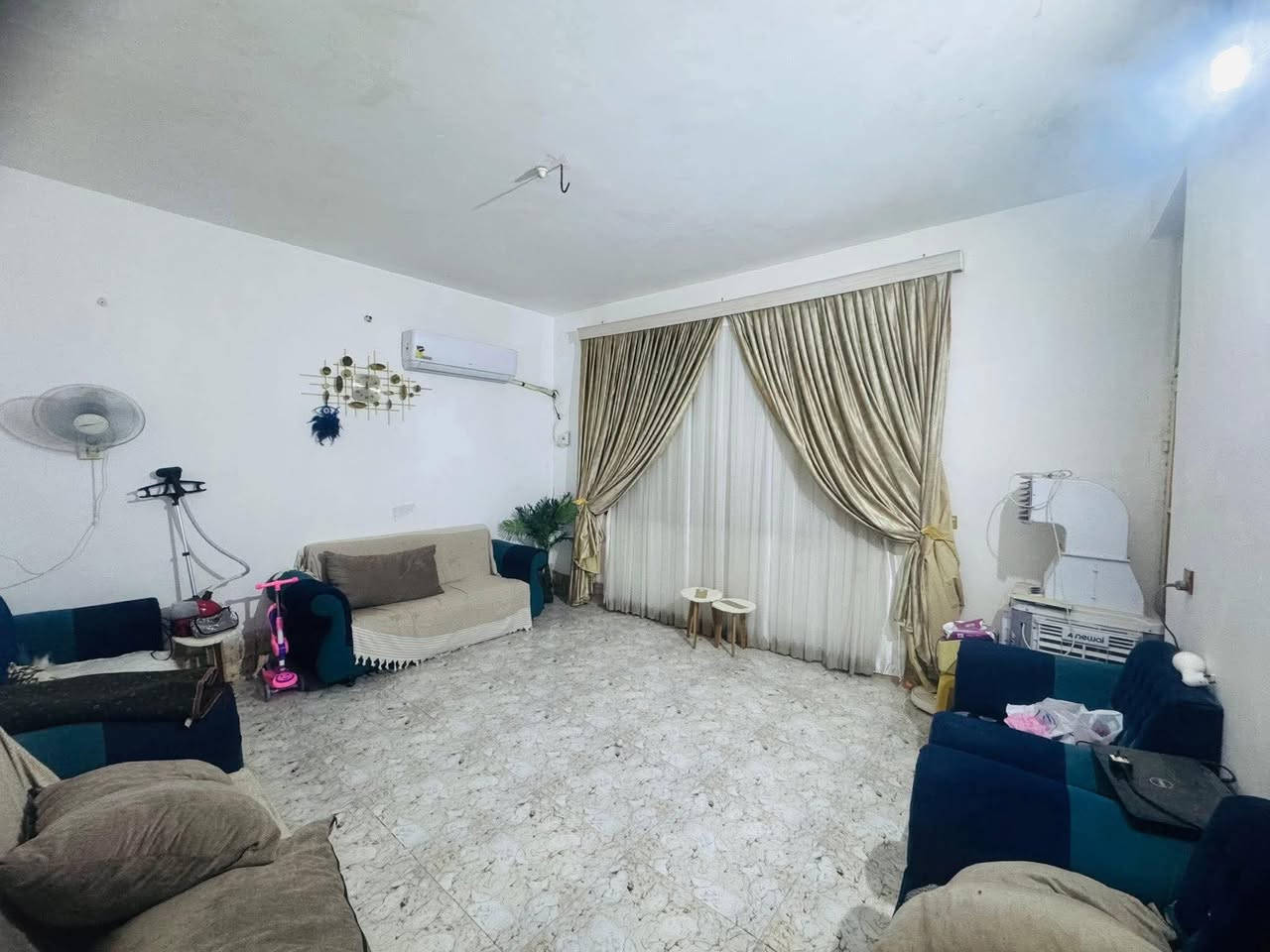 دار للبيع مطلوب للمصرف 80 مليون 
مكانه نجف حي نداء منطقت 46 الف 
قريب عله شارع المجمعات كلش 

تطلوعته 48  مليون وبي مجال 
‏قصد الشهري416 الف ￼
طابق واحد مساحته 100 متر مربع 
يحتوي 
غرفة +صاله +مطبخ +ستقبال+مكشوفه+حمامات ثنين
استفسار***********
