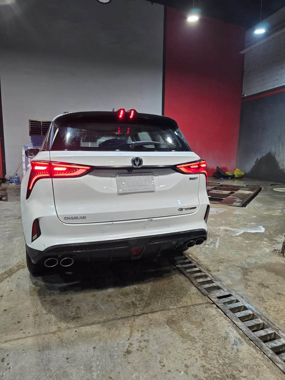 شانجان cs75 موديل 2023 دفع امامي ماشيه ١٢٠ الف بيه ظربه خفيفه بلباب الوره جهة الراكب 
شغيل عن بعد تحريك السياره بلسويج ركنه اليه بلريموت كراسي جلد تدفئه تبريد شاشتين كامرات ٣٦٠ و رادار و قياده ذاتيه ميموري كشنات بانورامه داش كام منه بيه و اكثر
رقم الهاتف. :*********** النجف, العراق
