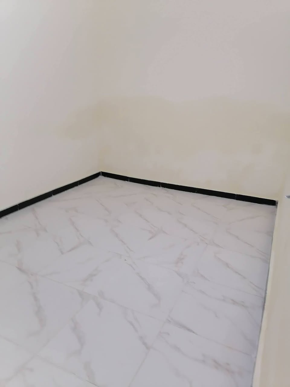 دار سكن ١٠٠ متر طابو صرف
واجه ١٠متر ونزال ١٠ متر
البناء ترميم جديد
استقبال
غرفة نوم
صاله
مطبخ
صحيات
السعر ٤٥ مليون 
الموقع الديوانية حي العسكري الثالث خلف مدرسة المسرة
عالي عن الشارع وخدمات كامله تبليط رصيف ماء مجاري كهرباء 
للاستفسار أكثر مراجعة مكتبنا التوكل للعقار الكائن في حي العسكري شارع ٣٠ او الاتصال والمراسلة على الواتساب على الرقم ***********
