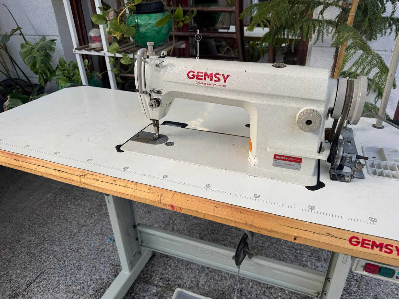 Gemsy8500
ماكنة خياطة  نوع جمسي وكاله اصلي 
ليبل واحد نضيف جداً 
تسحب كل الاقمشه 
سعر 225 ألف 
 ***********
